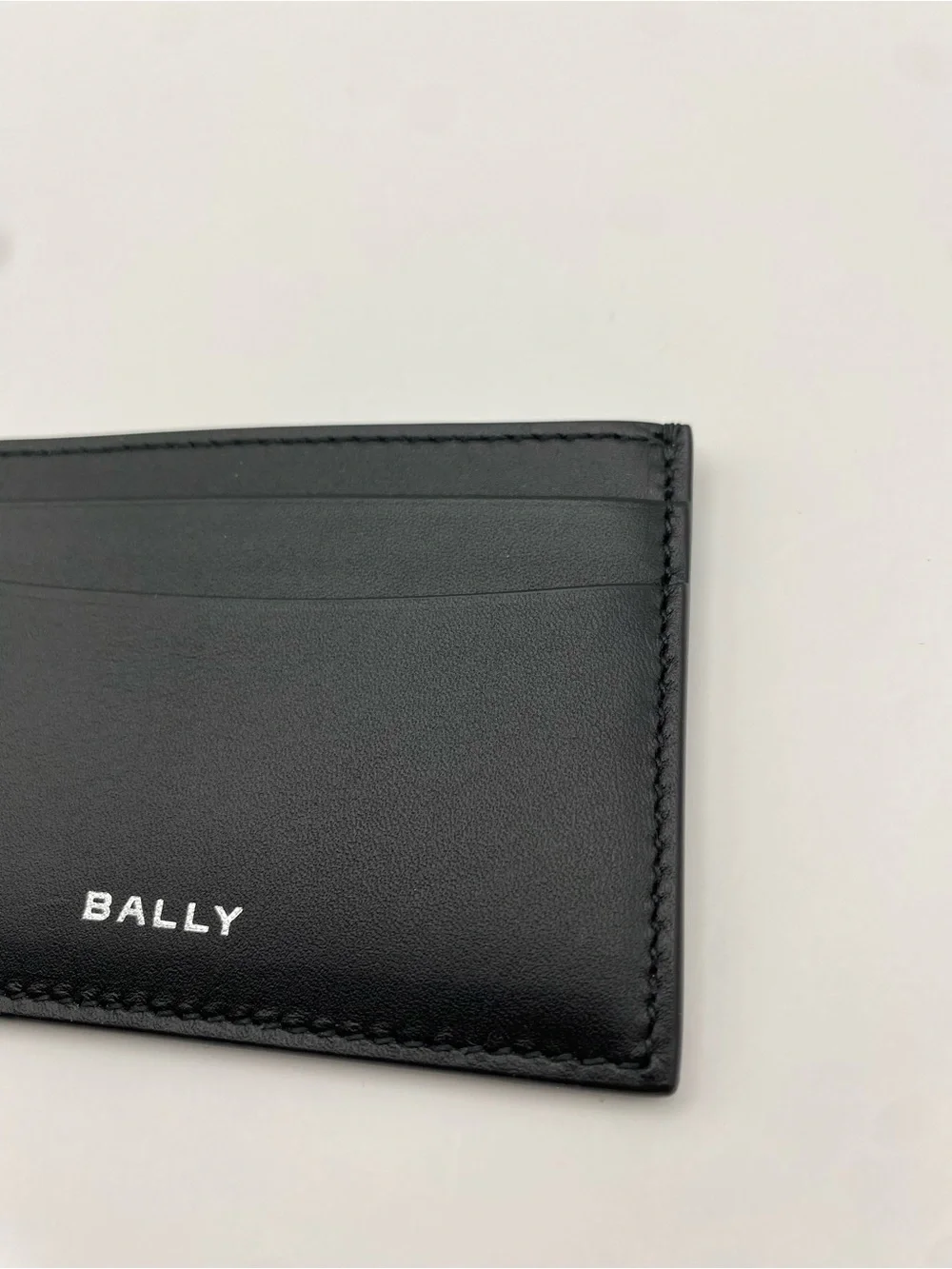 Bally Mens Busy Black Leather Slim Card Case Solid Pattern